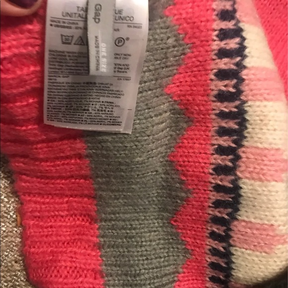 Gap Matching Hat/Scarf Set - Picture 7 of 8